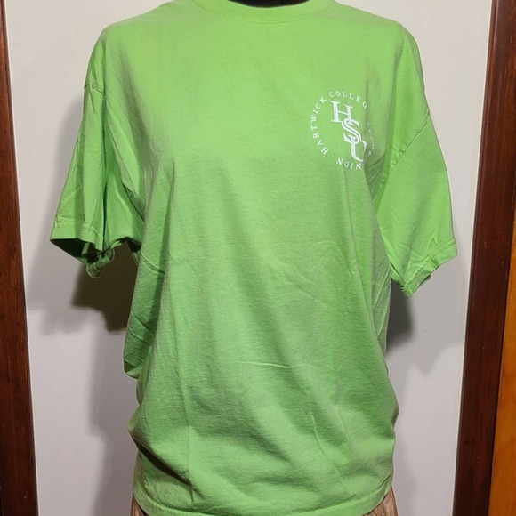 Hanes Green Hartwick College 2008 Graphic T-Shirt ~ size Large, Pre-loved - Picture 1 of 4